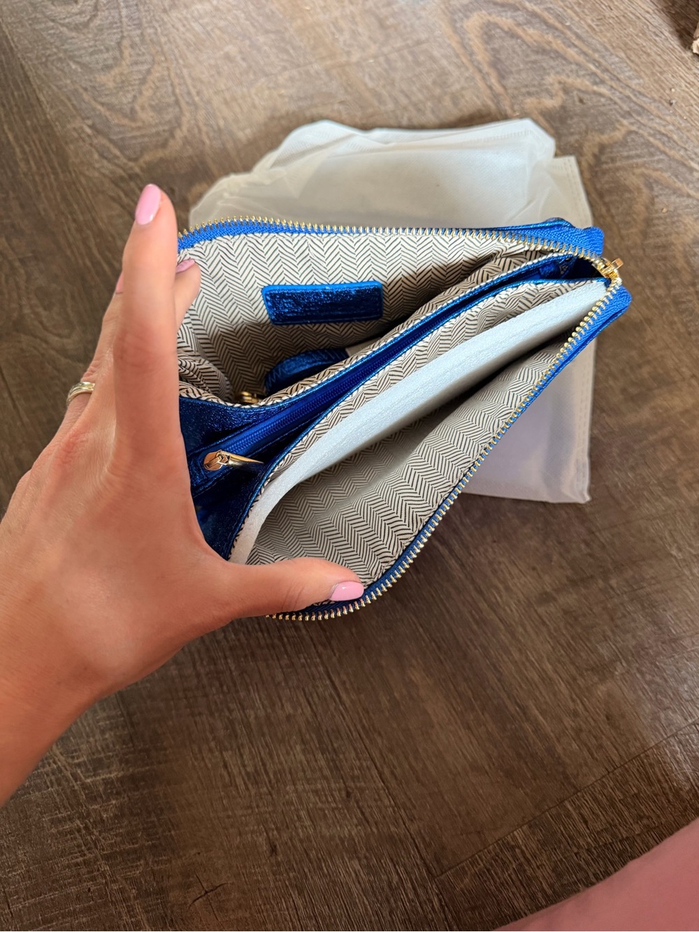 Vegan leather Brentano Metallic Blue Glitter Wristlet/crossbody NWT - Picture 4 of 4